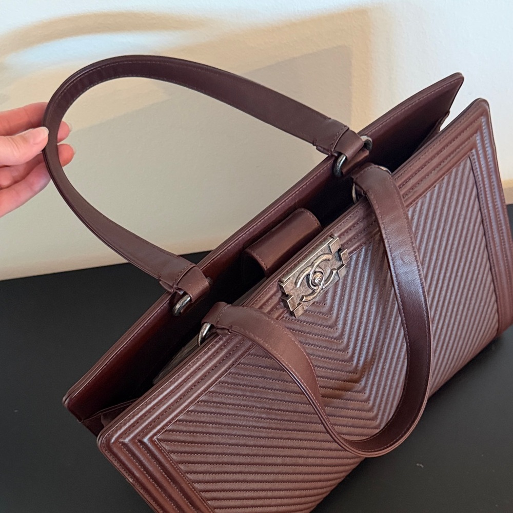 CHANEL Burgundy Large Chevron Tote - Picture 13 of 17